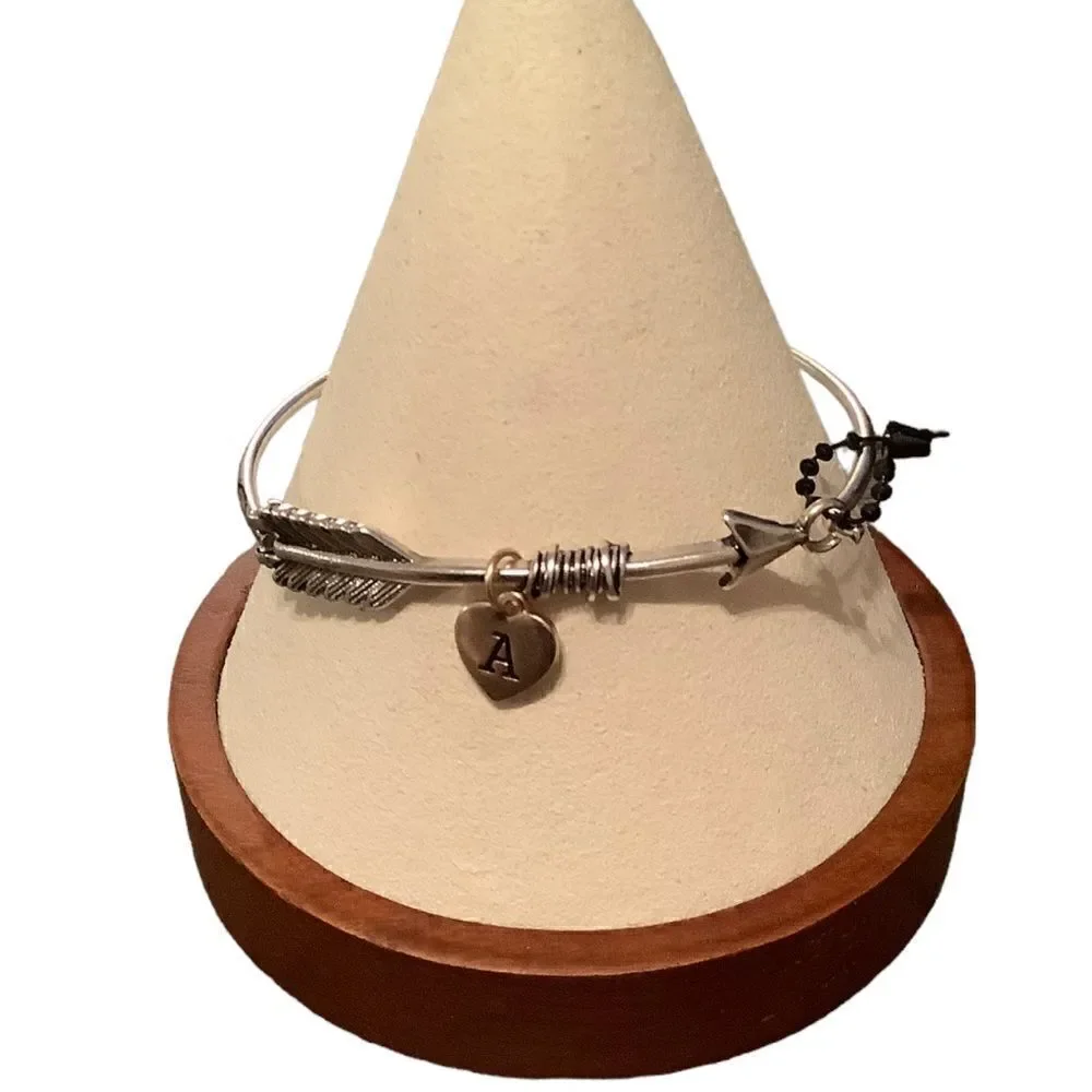 🌼🌼Arrow bracelet with Charm.  NWOT🌼🌼